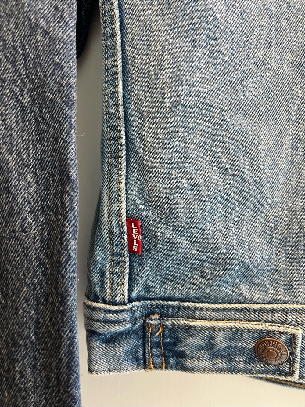Levi's Two-Tone Blue Denim Jacket - Picture 4 of 6